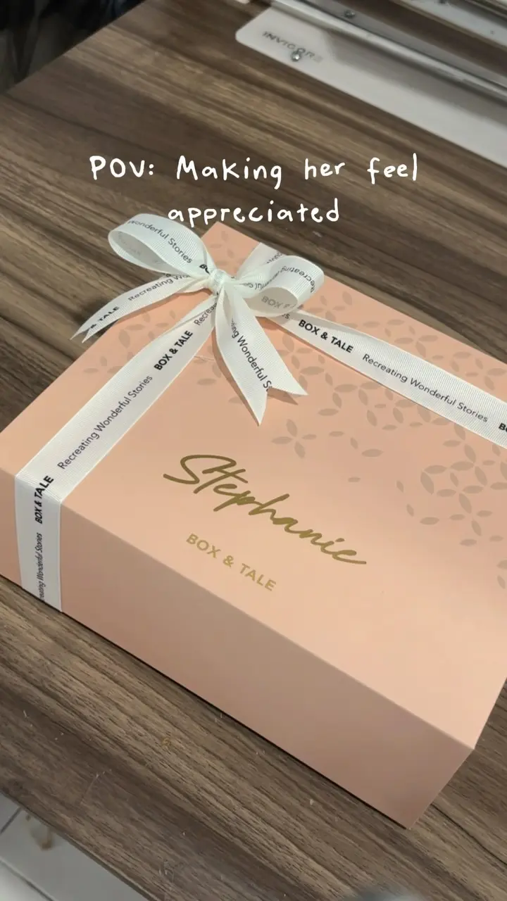 Kadang, nggak perlu nunggu momen spesial buat kasih sesuatu ke orang yang berarti. A little gift can be a simple way to say, “I appreciate you.” 

Buat dia yang selalu ada, selalu support, atau sekadar bikin hari-hari kamu jadi lebih berarti. Karena apresiasi kecil juga bisa punya arti besar.

Create something meaningful at www.boxandtale.com! 🤍

#boxandtale #kadopacar #kadoanniversary