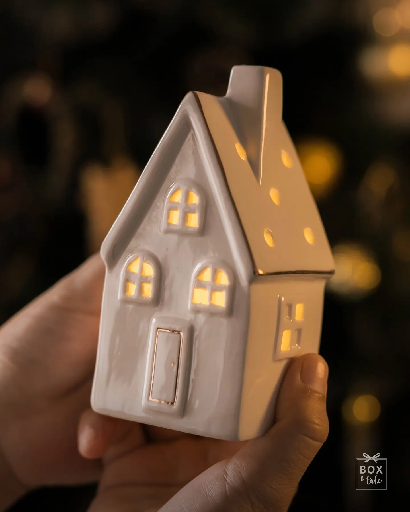 A glimpse of what’s inside Box & Tale’s Christmas Gift Sets! 🎅🏻🎄✨

Box & Tale’s Christmas Gift Sets are available starting from IDR288.000, DM for more info! 👆🏻

Available for Pre-Order until Dec 6th.
Starts Shipping on Dec 8th.
___

#natal2025 #hampersnatal #kadonatal #hadiahnatal #hamperschristmas #idekado #hamperscookies #customhampers #boxandtale