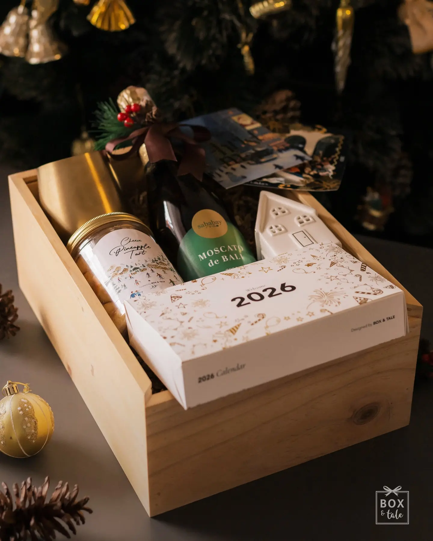 A timeless tradition: giving wine to celebrate abundance, friendship, and the magic of the holidays. For centuries, wine has been a symbol of celebration, gratitude, and togetherness — the perfect gift to share the spirit of the season! 🥂🍾✨

Featuring @boxandtale’s Wonderful Gift Sets, in collaboration with @sababaywinery.

P.s They are available for Same-Day delivery from Monday-Saturday. DM for more info! 👆🏻 

#boxandtale #sababaywinery #hampersnatal #christmashampersjakarta #winegifts