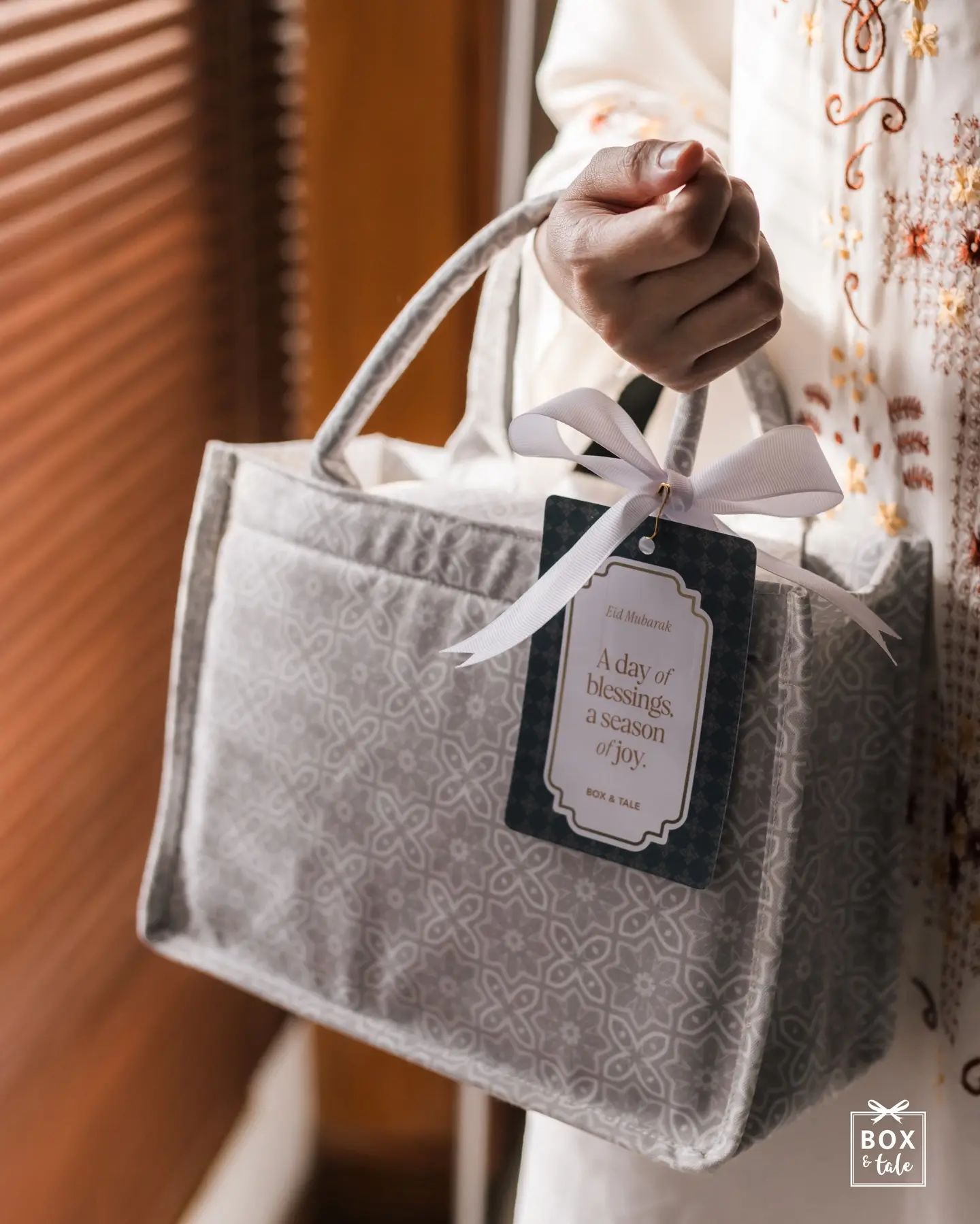 Kalian tim yang mana? Nanti aja cari hampers Lebarannya atau siapin dari sekarang ya? 🤔

Don’t wait too long, mumpung slotnya masih tersedia. DM for more info! 👆🏻

Featuring details of Box & Tale’s Eid Hamper Collection 2026, BARIYAH HAMPER SET! Swipe Left <<<

#boxandtale #hamperslebaranjakarta #eidhampers #idulfitri2026 #hamperscookies