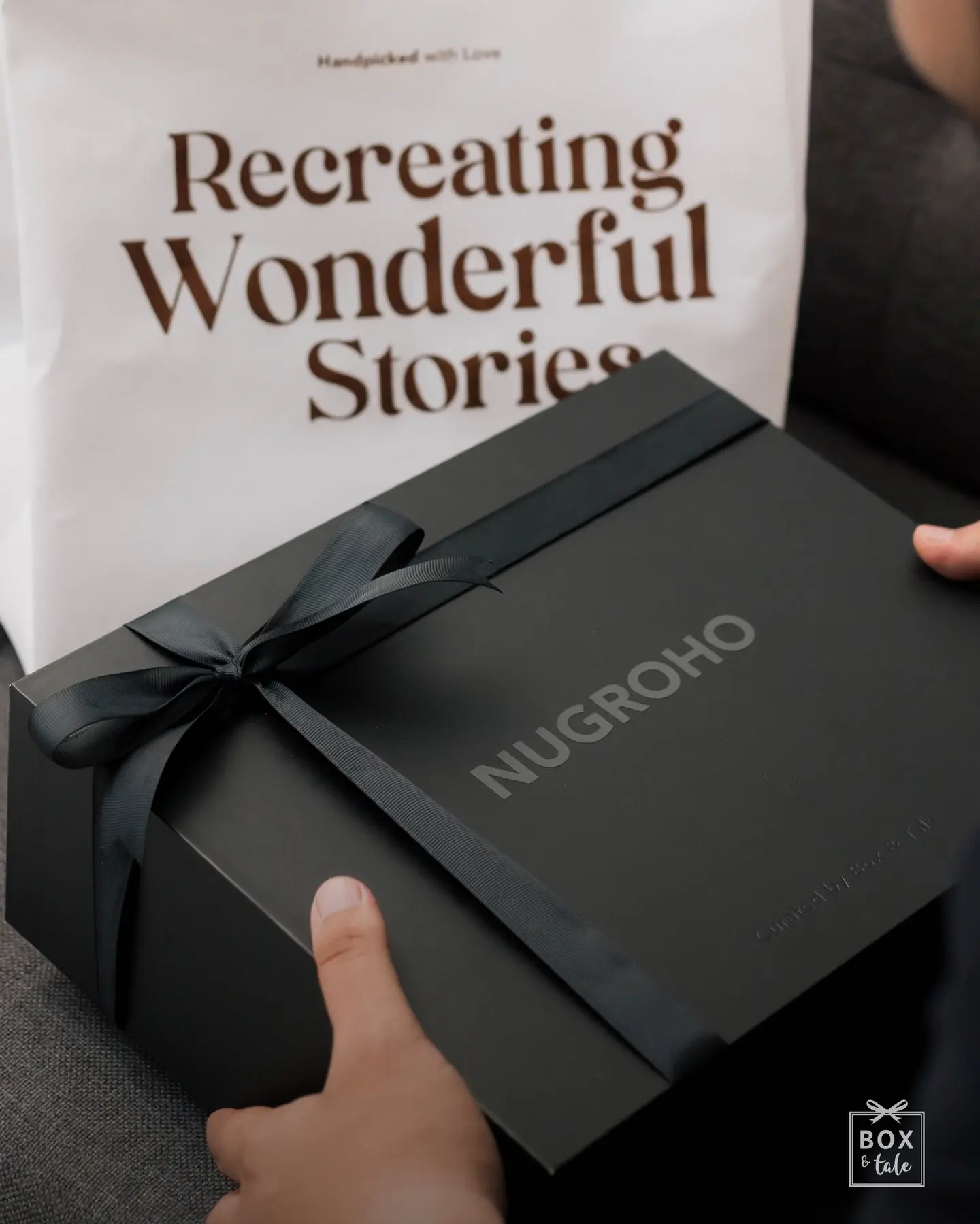 POV: you found a gift that just hits different—personal, thoughtful, and yes… ada namanya 😌

Birthdays, anniversaries, weddings, graduations, or just to say thank you. Made just the way you want, for someone who matters.

Featuring Box & Tale’s Custom Gift Creations with Regular and Large Personalized Black Box.

P.s Box warna hitam dan putih sudah available di Website Box & Tale, Tokopedia, & Shopee. Link in bio! 👆🏻

#boxandtale #idekado #kadocustom #giftboxideas