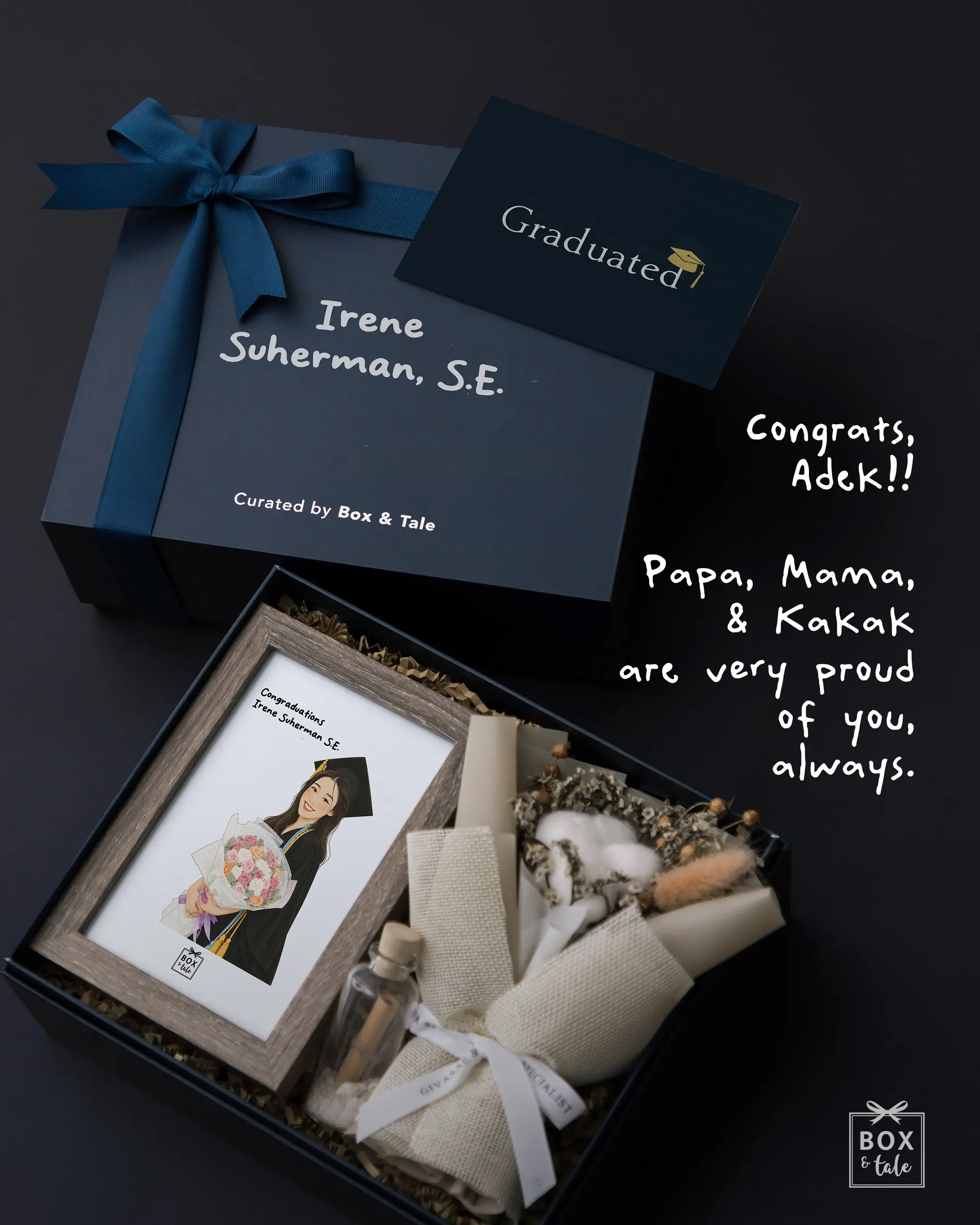 Satu kado, bisa jadi:
“happy birthday”, “proud of you”, “happy wedding”,
atau “you did amazing, mama.”

Because sometimes, hadiah paling berarti datang dari pesan kecil di baliknya 👀

Now your turn — what would your card say? 🧐

Custom gift creation by Box & Tale ✨
Link di bio, pengiriman ke seluruh Indonesia.

#boxandtale #idekado #customgiftideas