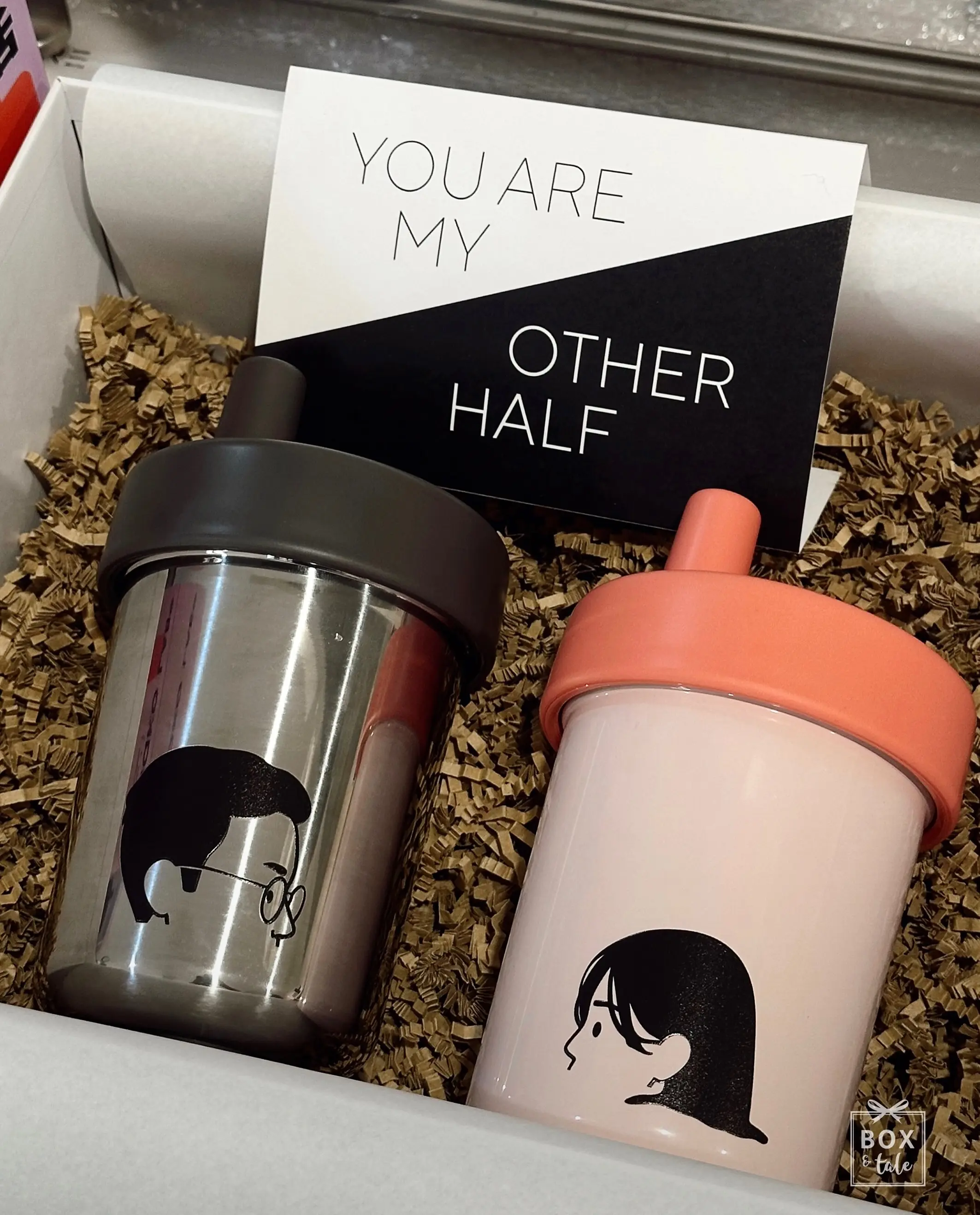 Buat kakak-kakak yang masih sendiri… ini ya yang namanya couple-an sama pasangan 💌🥰✨

P.s Featuring Box & Tale’s custom gift items.

#boxandtale #kadopacar #anniversarygiftideas #kadopasangan #customgifting