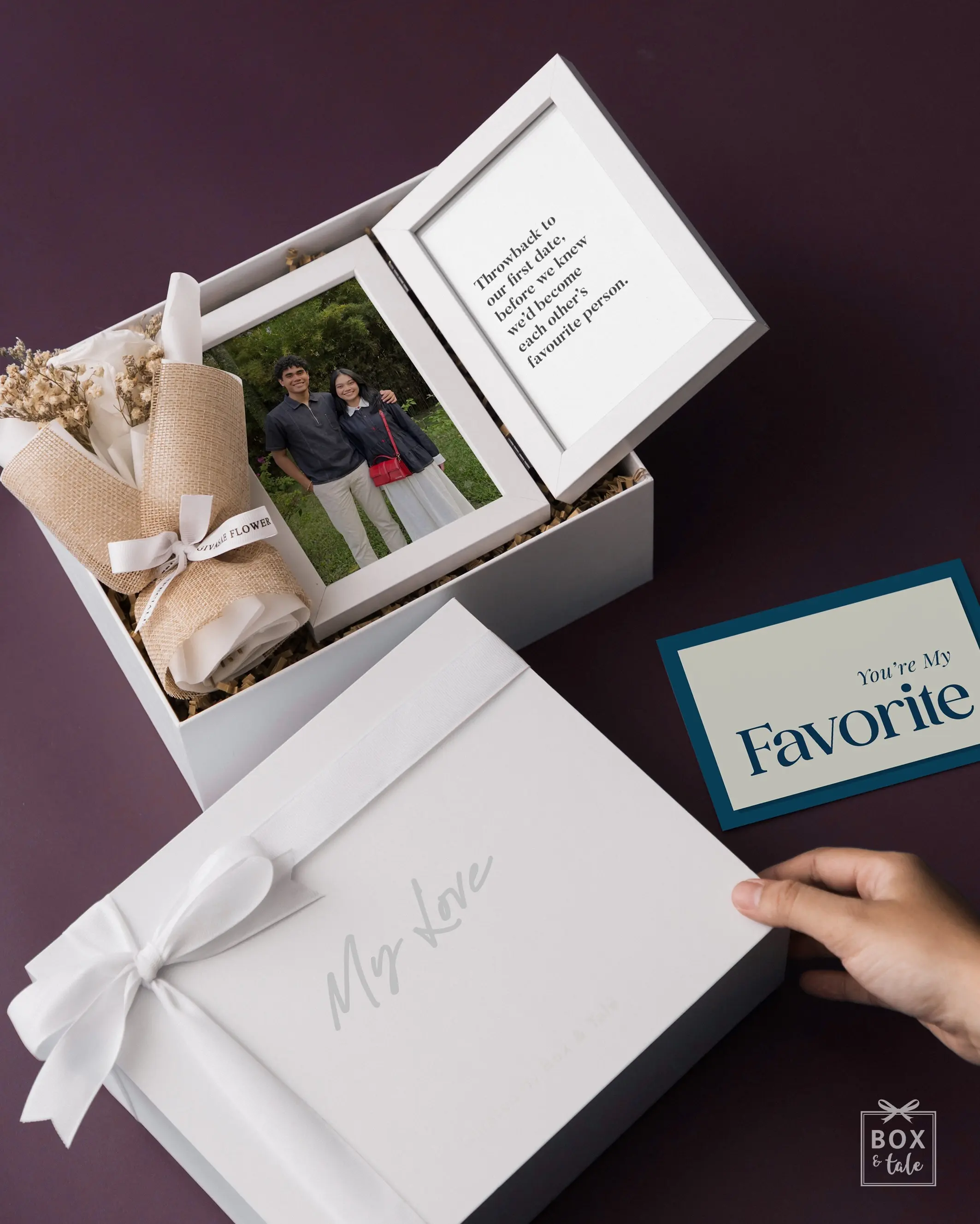 “Kak, aku mau kasih kado buat pasangan aku. Apa ya yang bagus?” 🥹

One of the questions we get asked the most.

Karena anniversary gift itu kadang tricky—maunya personal, special, tapi nggak yang terlalu predictable.

So, we put together a few ideas yang mungkin bisa jadi inspirasi buat celebration kalian berikutnya 🤍

Save this for your next anniversary!

#boxandtale #kadopasangan #idekado #kadopacar #customgift