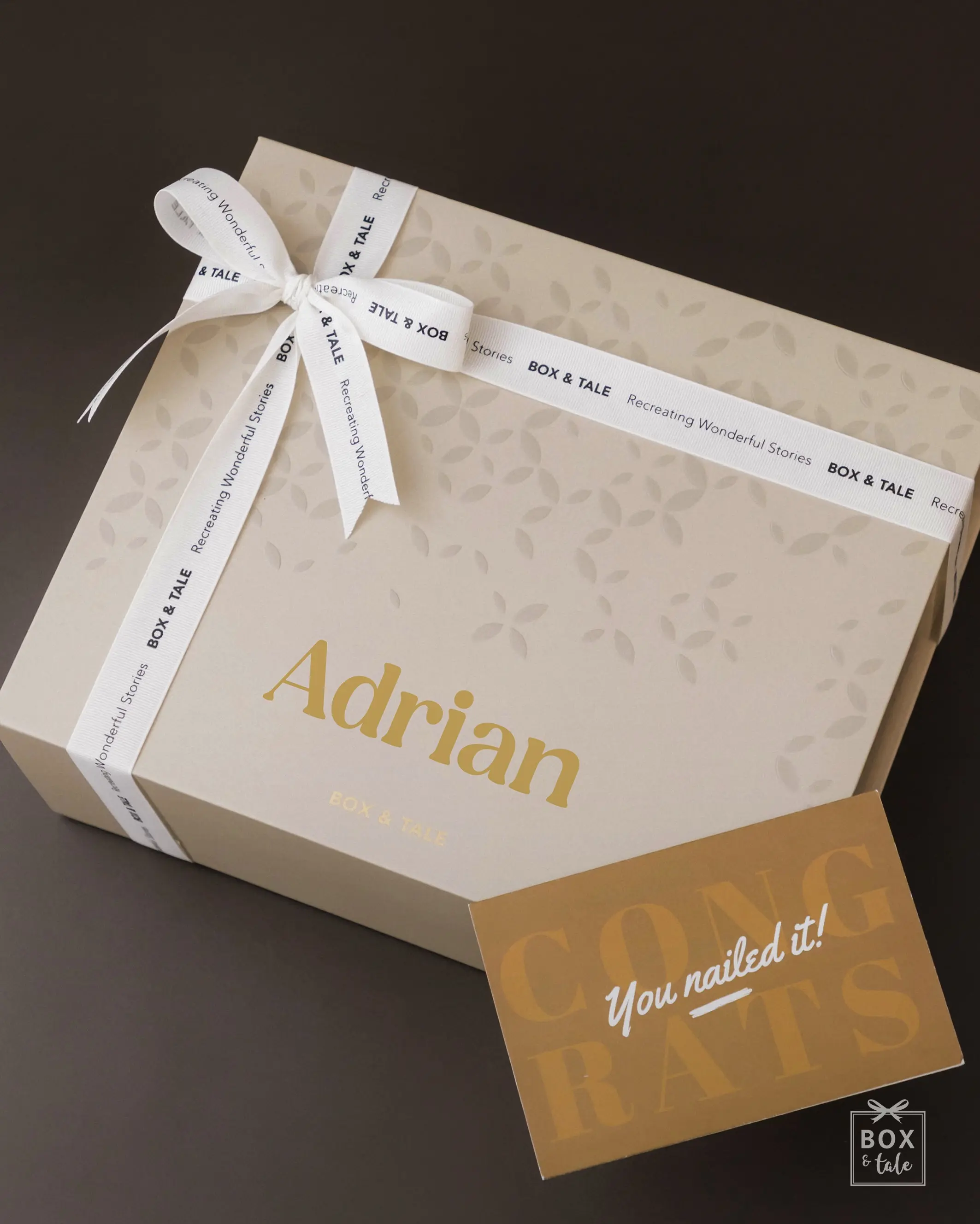 POV: your favorite grad deserves more than just a “congrats” text. 👀

So… kamu mau kasih mereka apa? 🎓🎁
Wherever they are, we’ll send it their way. 🤍

#boxandtale #graduationgifts #kadowisuda