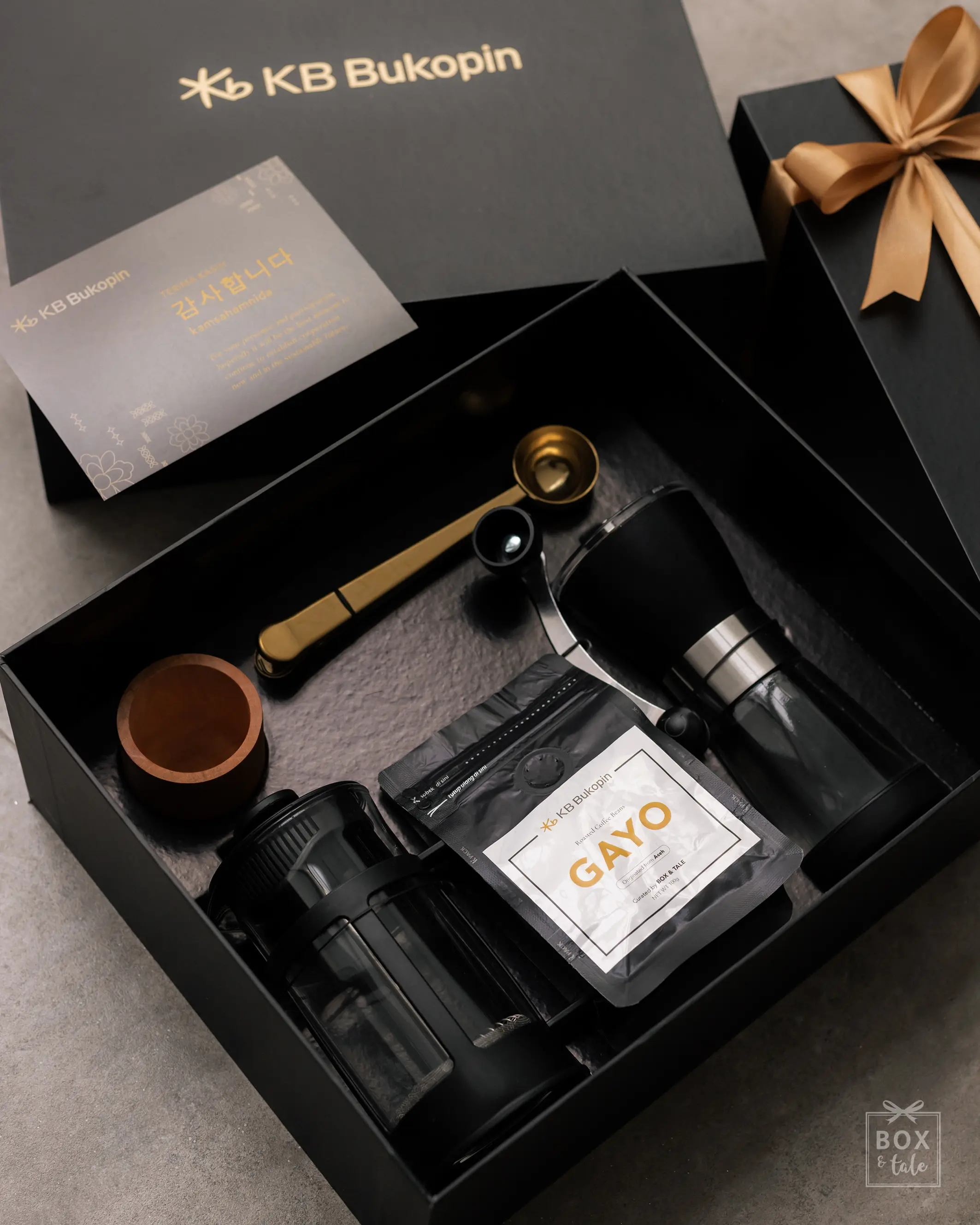 October is here, which means… mungkin banyak dari kalian yang sudah mulai cari-cari hampers akhir tahun 👀

Here are some corporate gifts we’ve created, it can really be anything!

Kalau tahun ini kalian lagi nyiapin gifts untuk clients, team, atau business partners, Box & Tale is available for corporate gifting. 🤍

Save dulu buat referensi, atau share ke teman satu team yang tahun ini kebagian cari hampers. 

Kalau ada pertanyaan, just DM us!

#boxandtale #corporatehampers #customgift