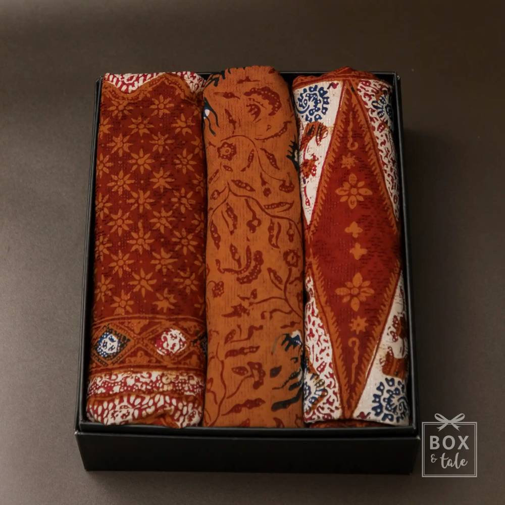 Custom Gift Hampers - Box & Tale - Premade Box - Kain Sarimbit Jentik Manis Tanjung Merah Bata