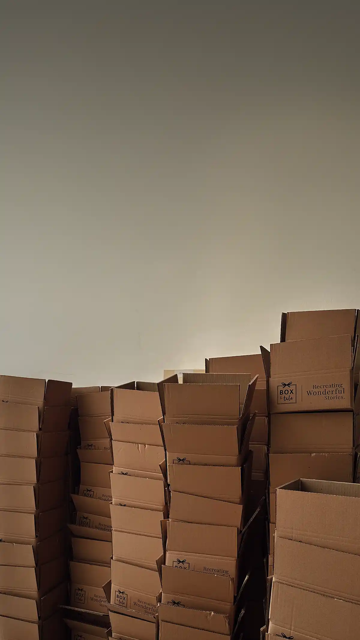 Box-&-Tale-gift-set-moving-day-mobile